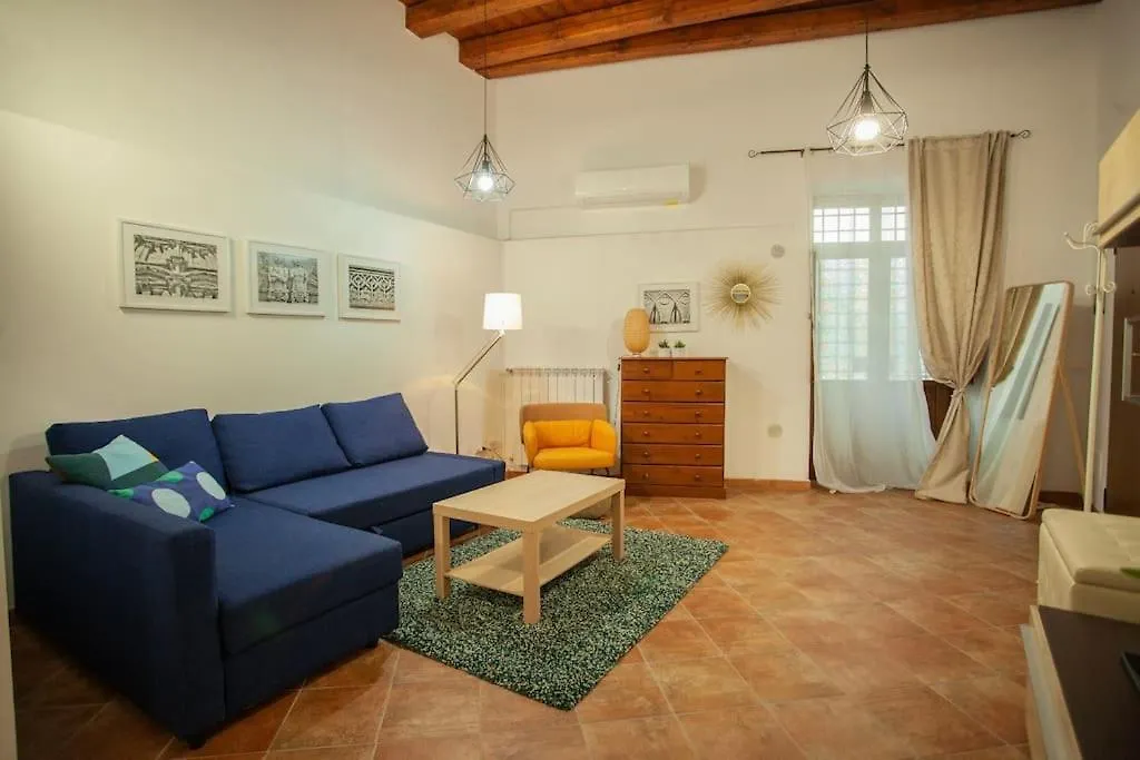 Flo'S Chathedral Home